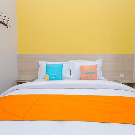 Sans Hotel Clover Ace Surabaya By Reddoorz Eksteriør billede