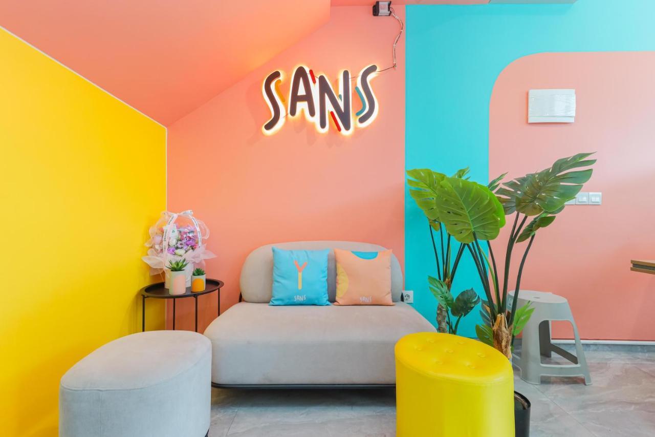 Sans Hotel Clover Ace Surabaya By Reddoorz Eksteriør billede