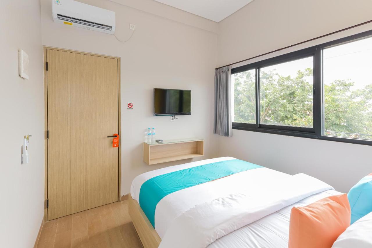 Sans Hotel Clover Ace Surabaya By Reddoorz Eksteriør billede