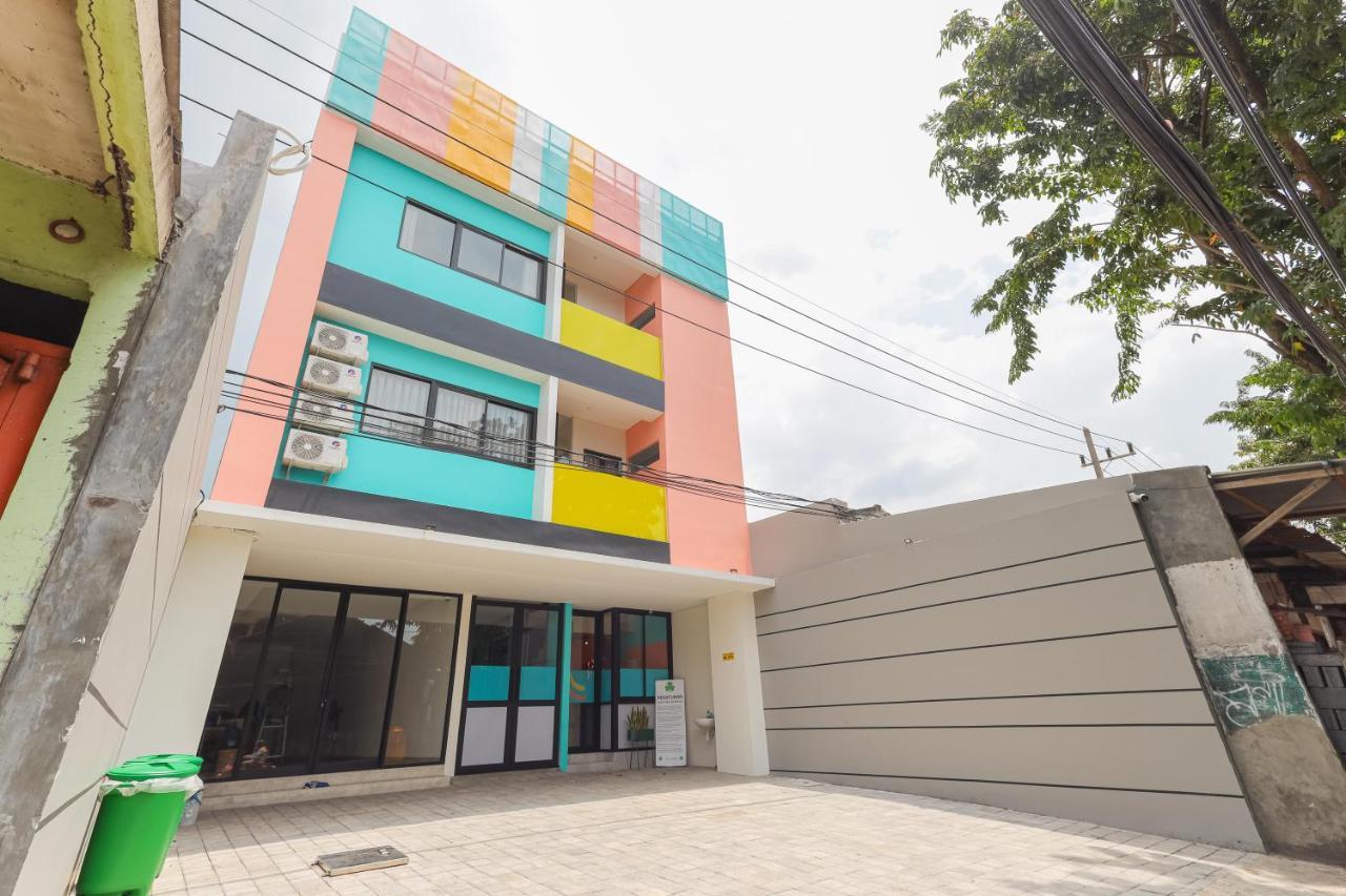Sans Hotel Clover Ace Surabaya By Reddoorz Eksteriør billede
