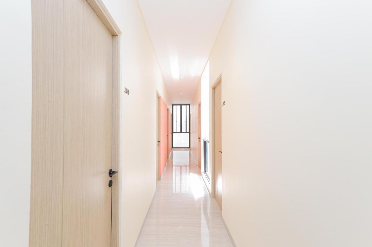 Sans Hotel Clover Ace Surabaya By Reddoorz Eksteriør billede