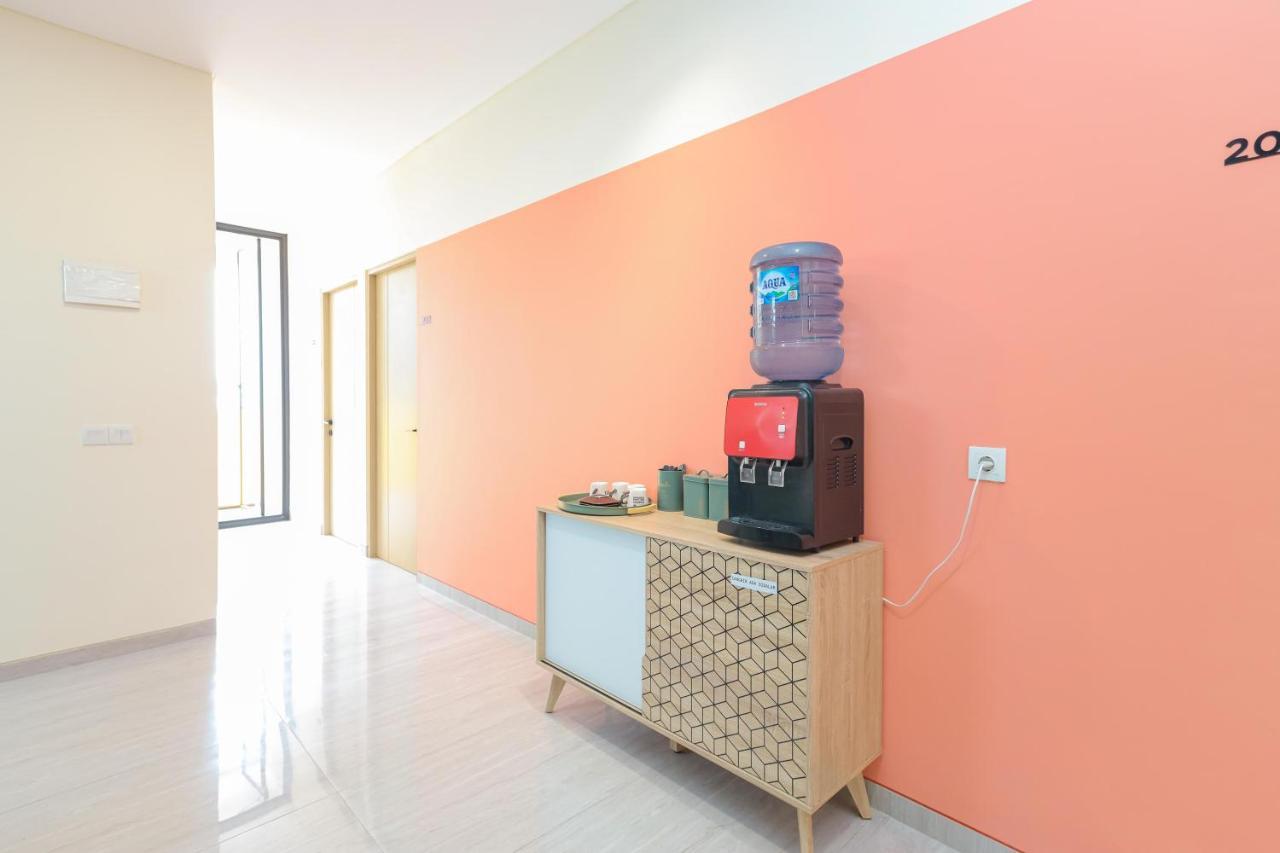 Sans Hotel Clover Ace Surabaya By Reddoorz Eksteriør billede