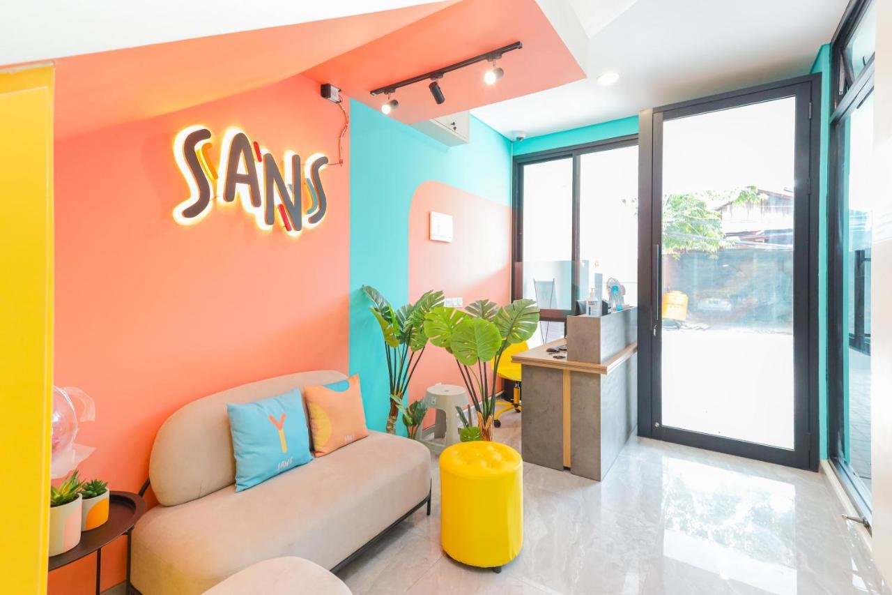 Sans Hotel Clover Ace Surabaya By Reddoorz Eksteriør billede