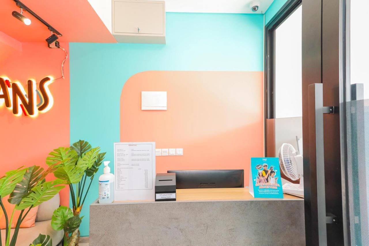 Sans Hotel Clover Ace Surabaya By Reddoorz Eksteriør billede