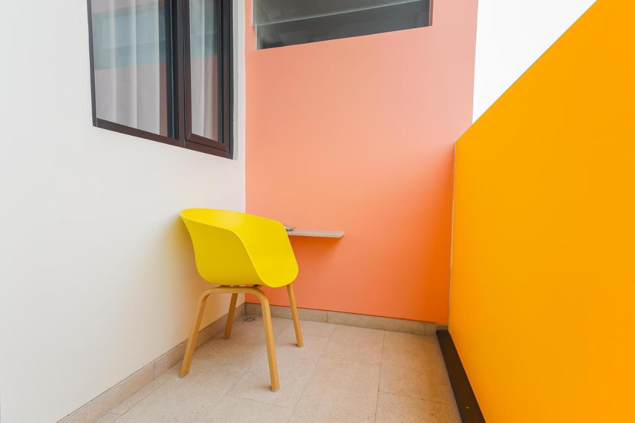 Sans Hotel Clover Ace Surabaya By Reddoorz Eksteriør billede