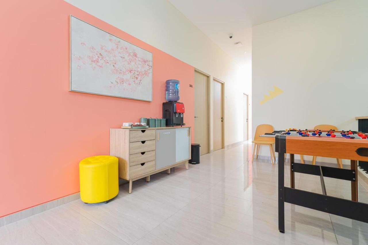 Sans Hotel Clover Ace Surabaya By Reddoorz Eksteriør billede