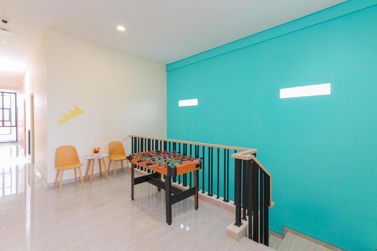 Sans Hotel Clover Ace Surabaya By Reddoorz Eksteriør billede