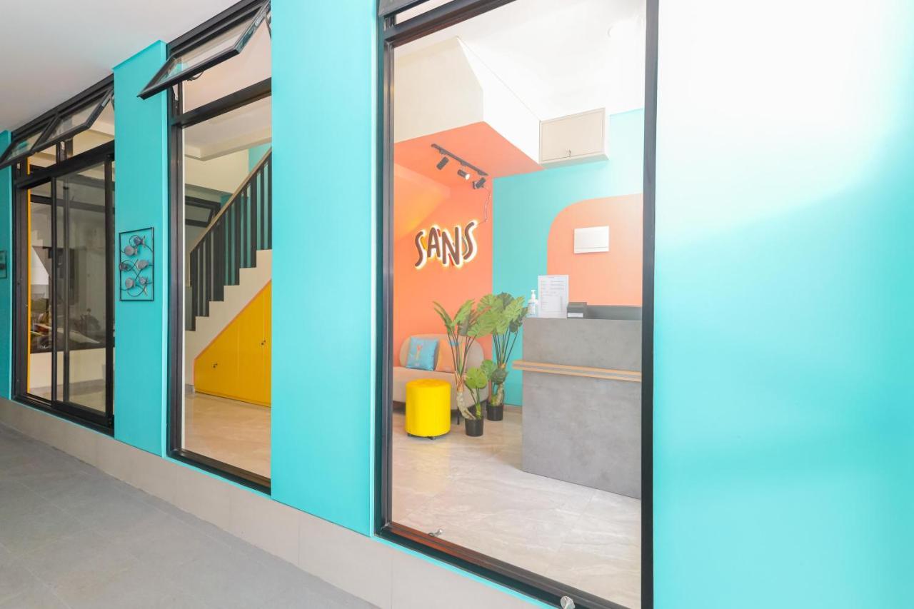 Sans Hotel Clover Ace Surabaya By Reddoorz Eksteriør billede
