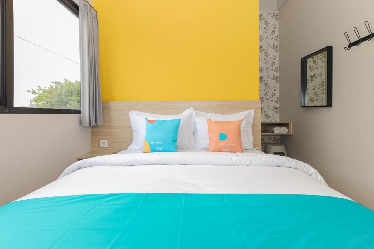 Sans Hotel Clover Ace Surabaya By Reddoorz Eksteriør billede