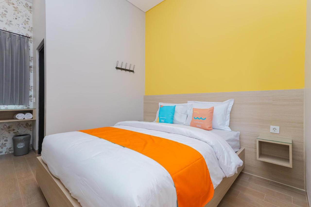 Sans Hotel Clover Ace Surabaya By Reddoorz Eksteriør billede