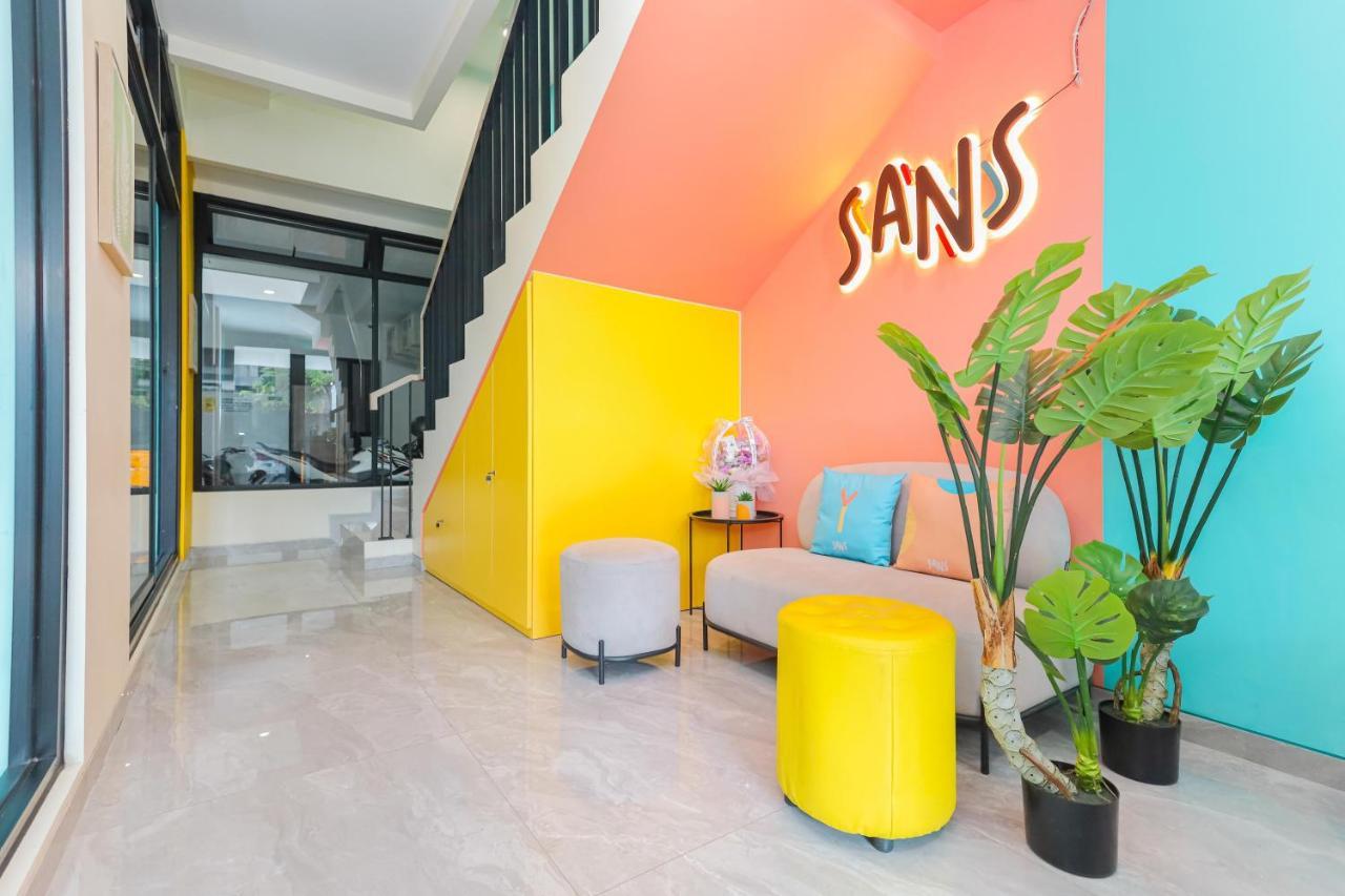 Sans Hotel Clover Ace Surabaya By Reddoorz Eksteriør billede